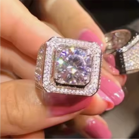 18k 2ct Solitaire Ring - Picture 8 of 14